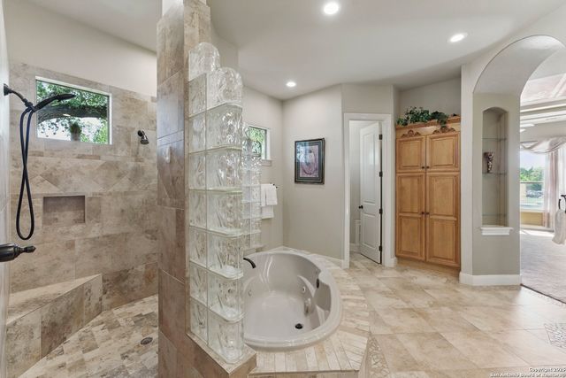 211 Macaw Ln, Spring Branch, TX 78070