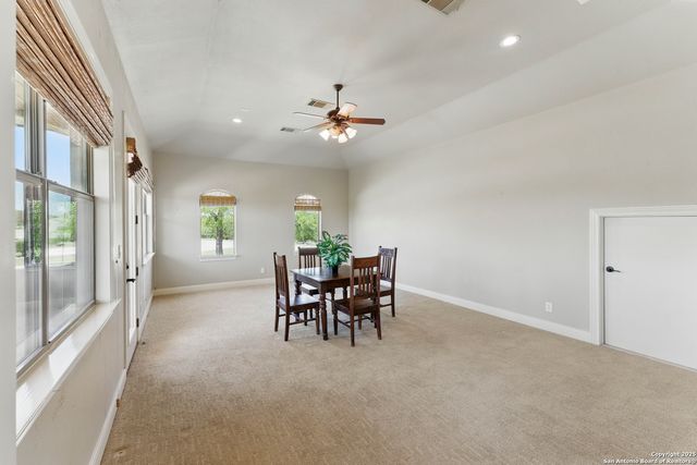 211 Macaw Ln, Spring Branch, TX 78070