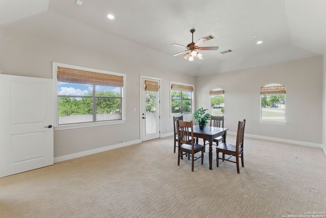 211 Macaw Ln, Spring Branch, TX 78070