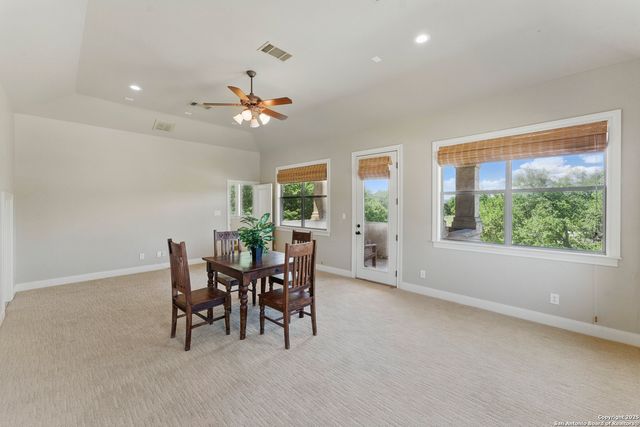 211 Macaw Ln, Spring Branch, TX 78070