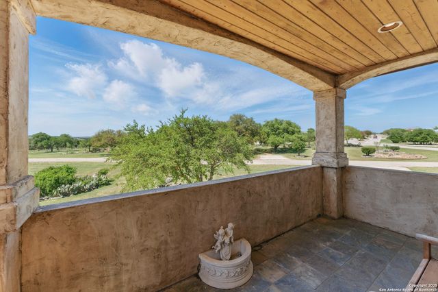 211 Macaw Ln, Spring Branch, TX 78070