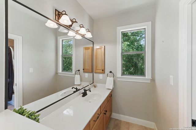 211 Macaw Ln, Spring Branch, TX 78070