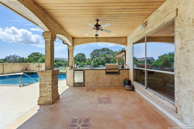 211 Macaw Ln, Spring Branch, TX 78070