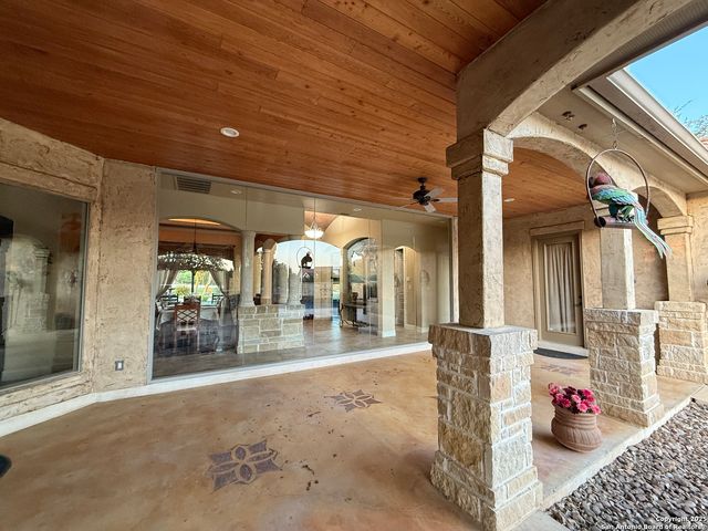 211 Macaw Ln, Spring Branch, TX 78070