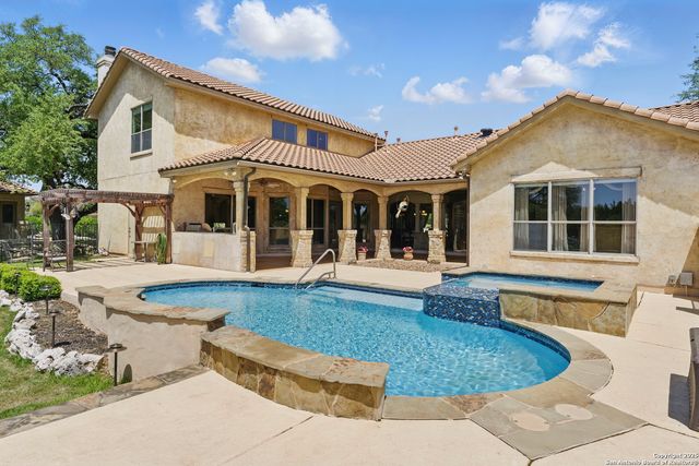 211 Macaw Ln, Spring Branch, TX 78070