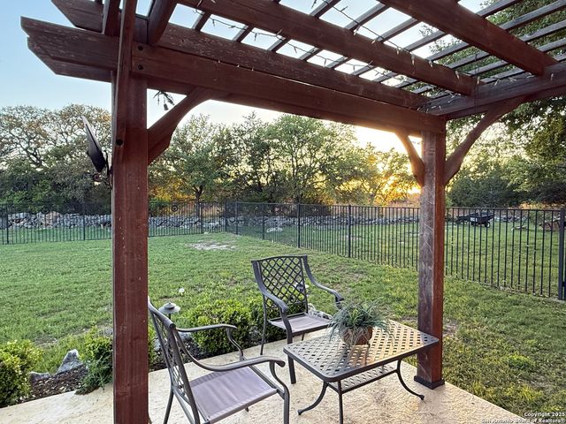 211 Macaw Ln, Spring Branch, TX 78070