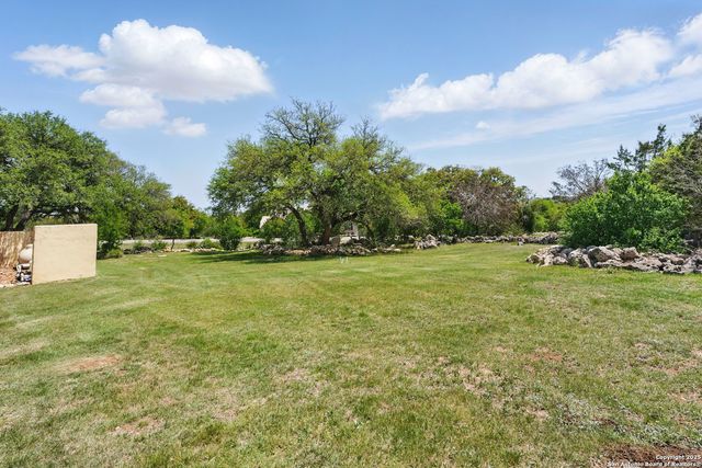 211 Macaw Ln, Spring Branch, TX 78070