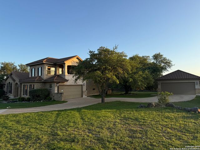 211 Macaw Ln, Spring Branch, TX 78070