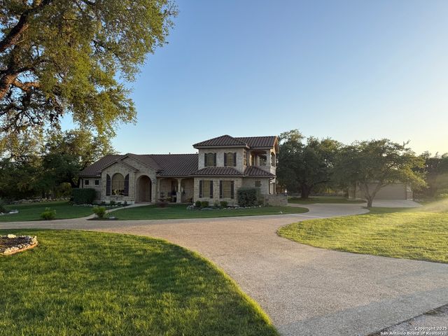 211 Macaw Ln, Spring Branch, TX 78070