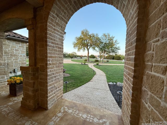 211 Macaw Ln, Spring Branch, TX 78070