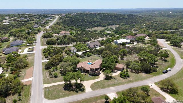 211 Macaw Ln, Spring Branch, TX 78070