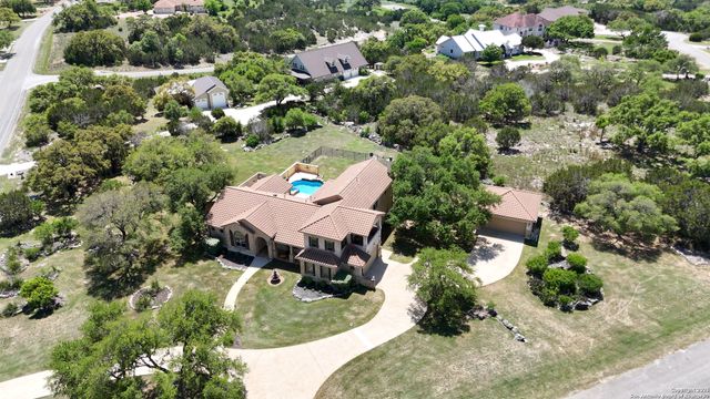 211 Macaw Ln, Spring Branch, TX 78070