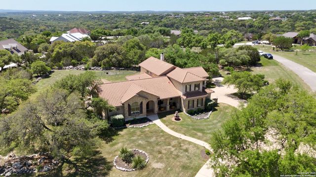 211 Macaw Ln, Spring Branch, TX 78070
