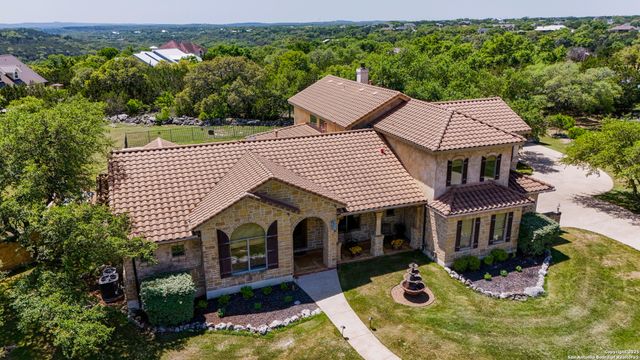 211 Macaw Ln, Spring Branch, TX 78070