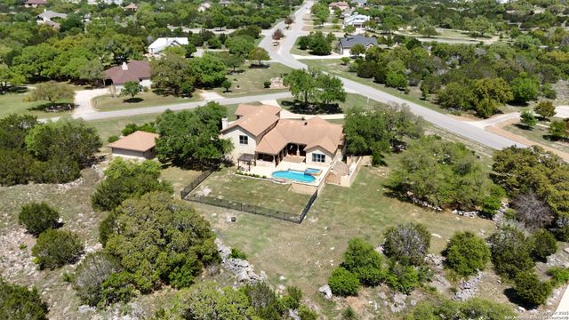 211 Macaw Ln, Spring Branch, TX 78070