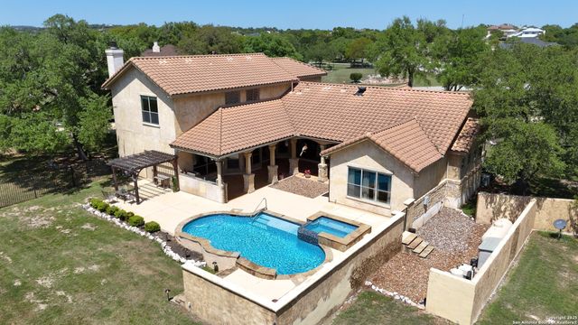211 Macaw Ln, Spring Branch, TX 78070