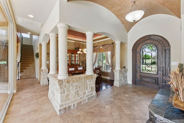 211 Macaw Ln, Spring Branch, TX 78070