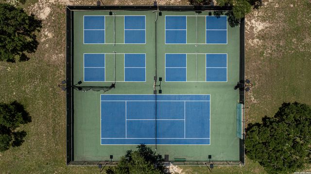 211 Macaw Ln, Spring Branch, TX 78070