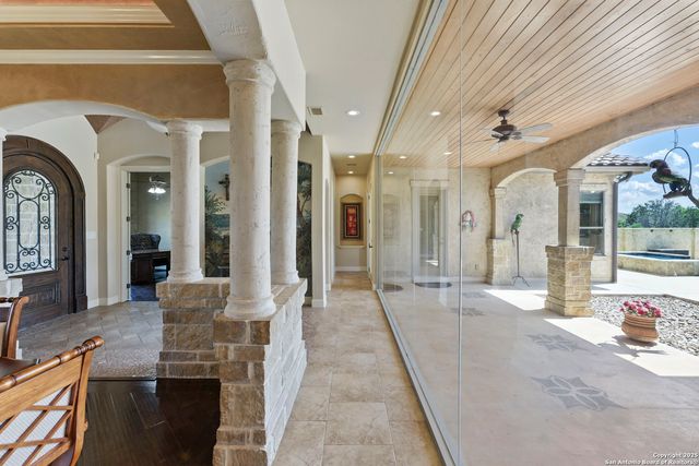 211 Macaw Ln, Spring Branch, TX 78070