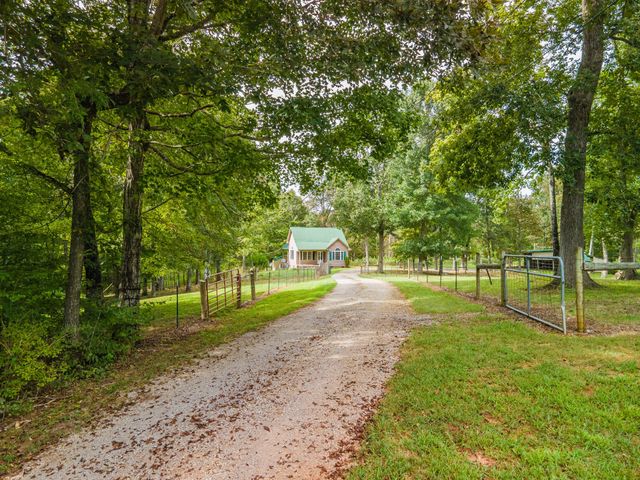 1520 Powell Ln, Lewisburg, TN 37091