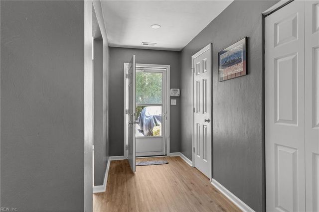 505 Shire CHSE, Newport News, VA 23602