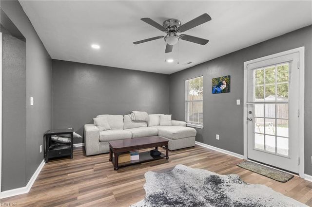 505 Shire CHSE, Newport News, VA 23602