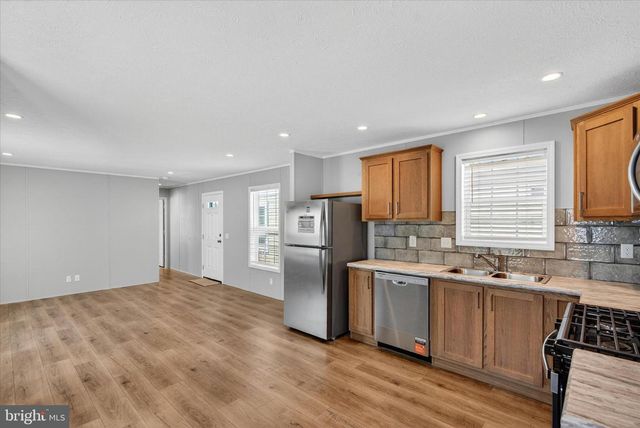 77 CIRCLE DR, Columbia, PA 17512