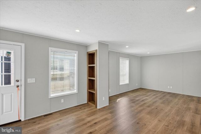 77 CIRCLE DR, Columbia, PA 17512