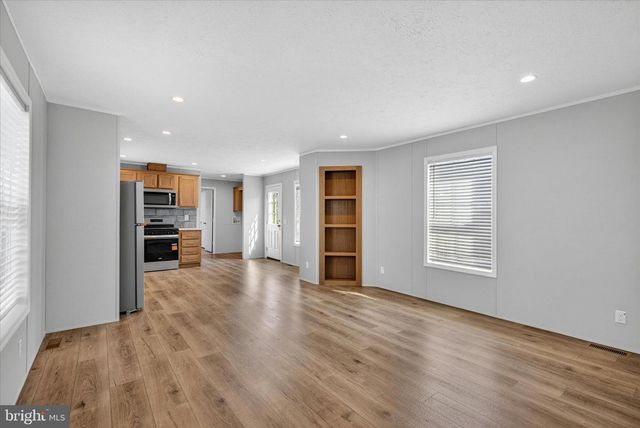 77 CIRCLE DR, Columbia, PA 17512