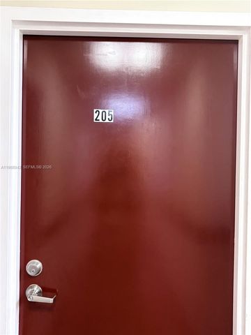 2100 W 76th St 205, Hialeah, FL 33016