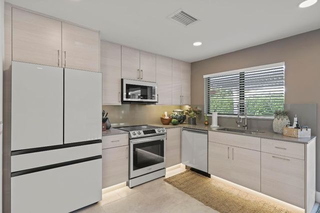 3605 S Lake Drive, Boynton Beach, FL 33435