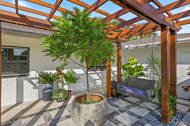 3605 S Lake Drive, Boynton Beach, FL 33435