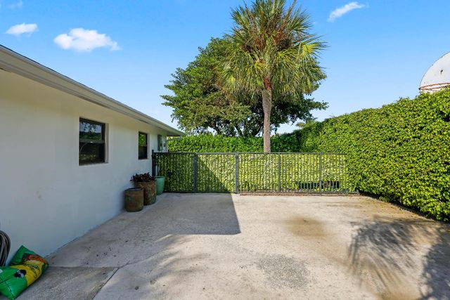 3605 S Lake Drive, Boynton Beach, FL 33435
