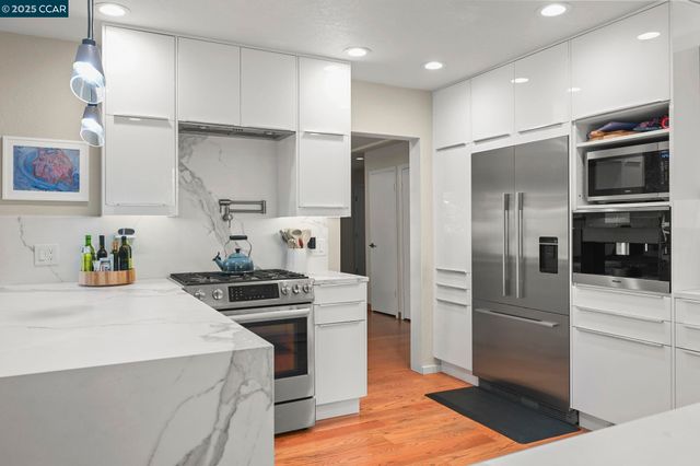 165 Springside Rd, Walnut Creek, CA 94597