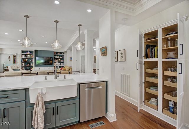 60142 Davie, Chapel Hill, NC 27517