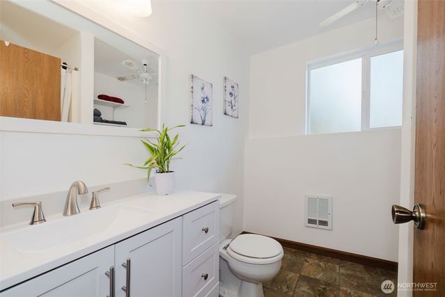 2025 NW Mulholland Boulevard, Poulsbo, WA 98370