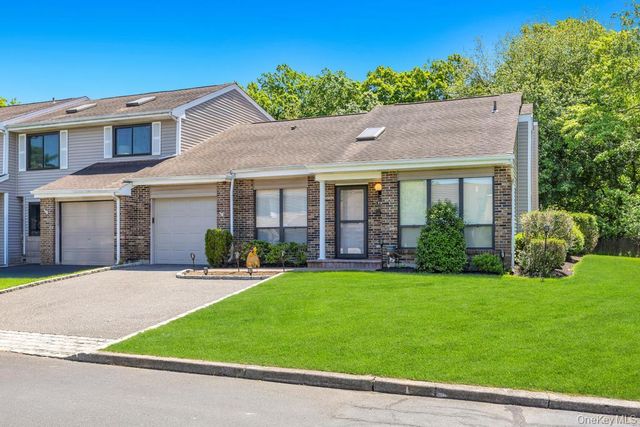 73 S Pond Lane, Smithtown, NY 11787