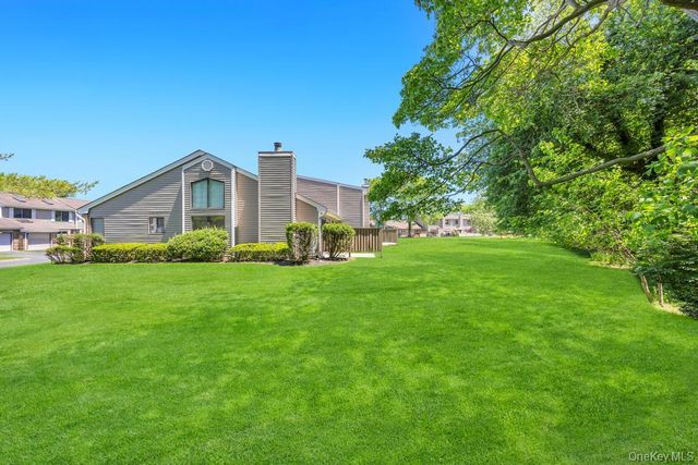 73 S Pond Lane, Smithtown, NY 11787