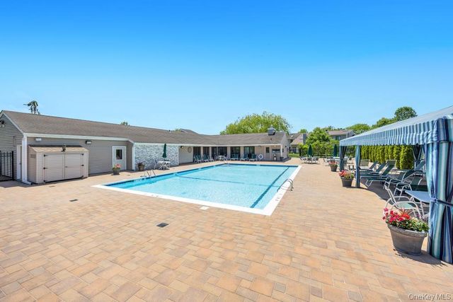 73 S Pond Lane, Smithtown, NY 11787