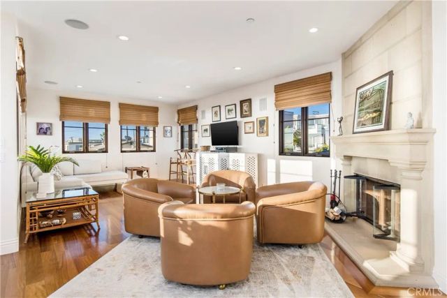 320 33rd, Manhattan Beach, CA 90266