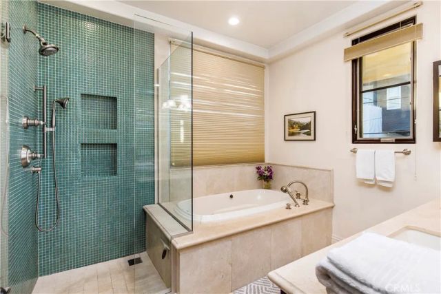 320 33rd, Manhattan Beach, CA 90266