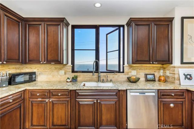 320 33rd, Manhattan Beach, CA 90266