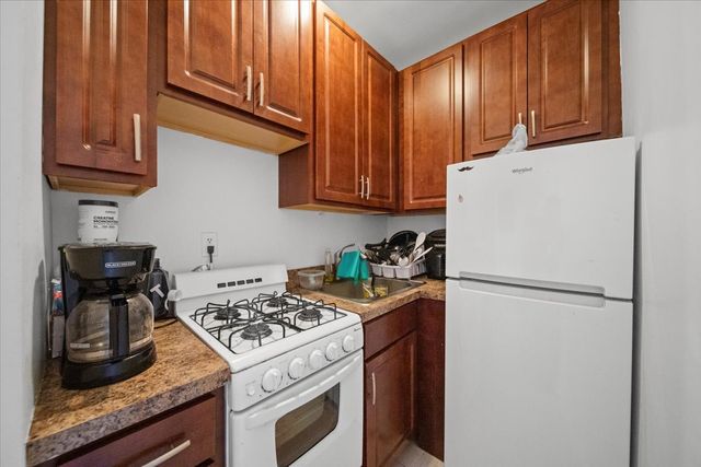 3727 N Pine Grove Avenue 209, Chicago, IL 60613