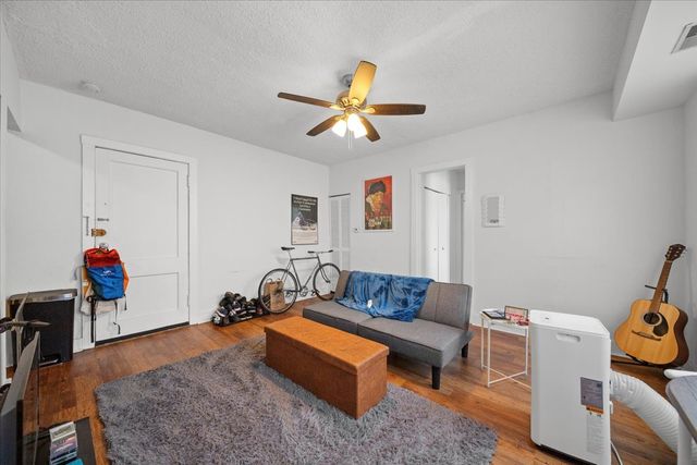 3727 N Pine Grove Avenue 209, Chicago, IL 60613