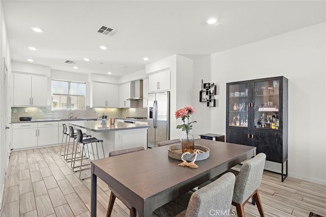 144 Paramount, Irvine, CA 92618