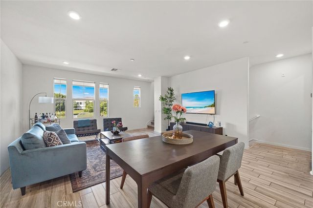 144 Paramount, Irvine, CA 92618