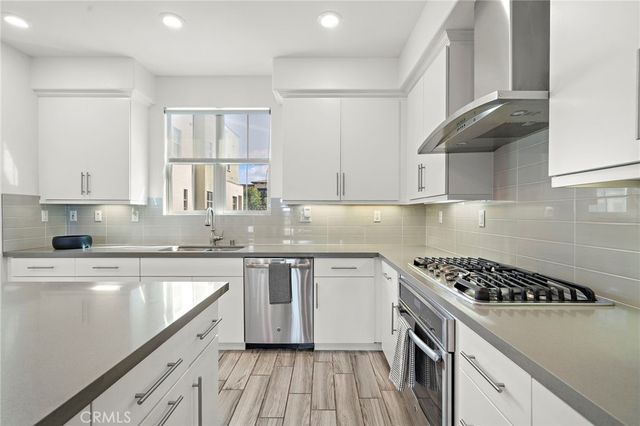 144 Paramount, Irvine, CA 92618