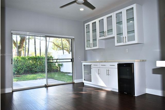 6254 NW 38th Dr, Coral Springs, FL 33067