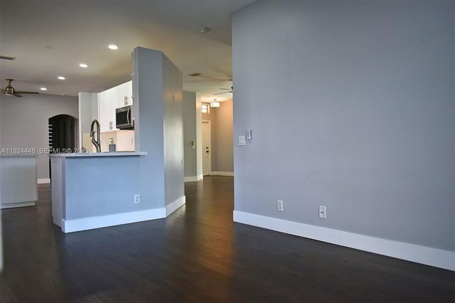 6254 NW 38th Dr, Coral Springs, FL 33067