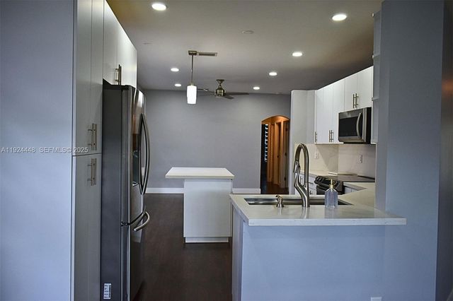 6254 NW 38th Dr, Coral Springs, FL 33067